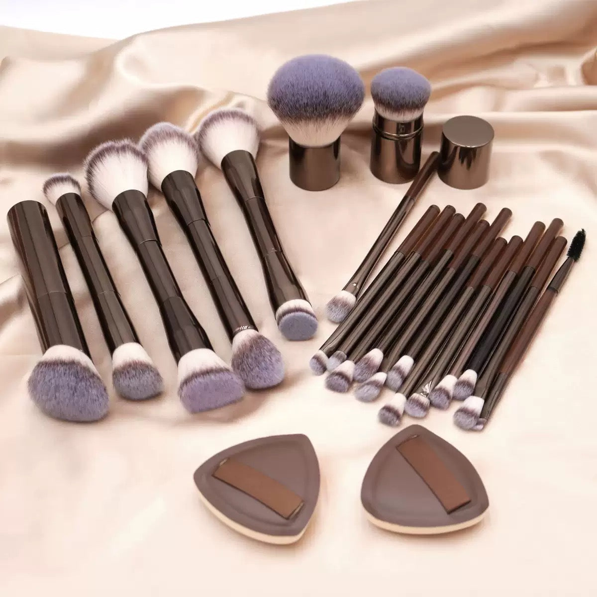 1 set🔥(20-piece coffee-coloured makeup brush set + 2 powder puffs)🔥